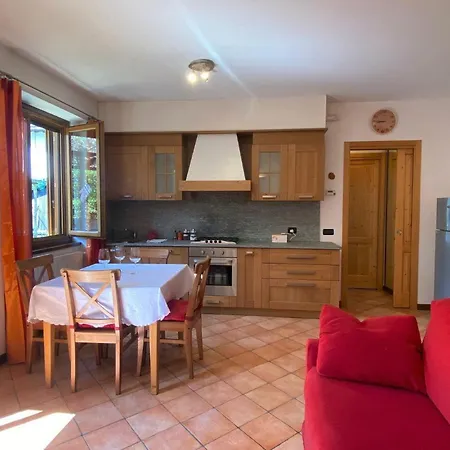 The Children Smile- With Private Garden Apartment Colico Exterior photo